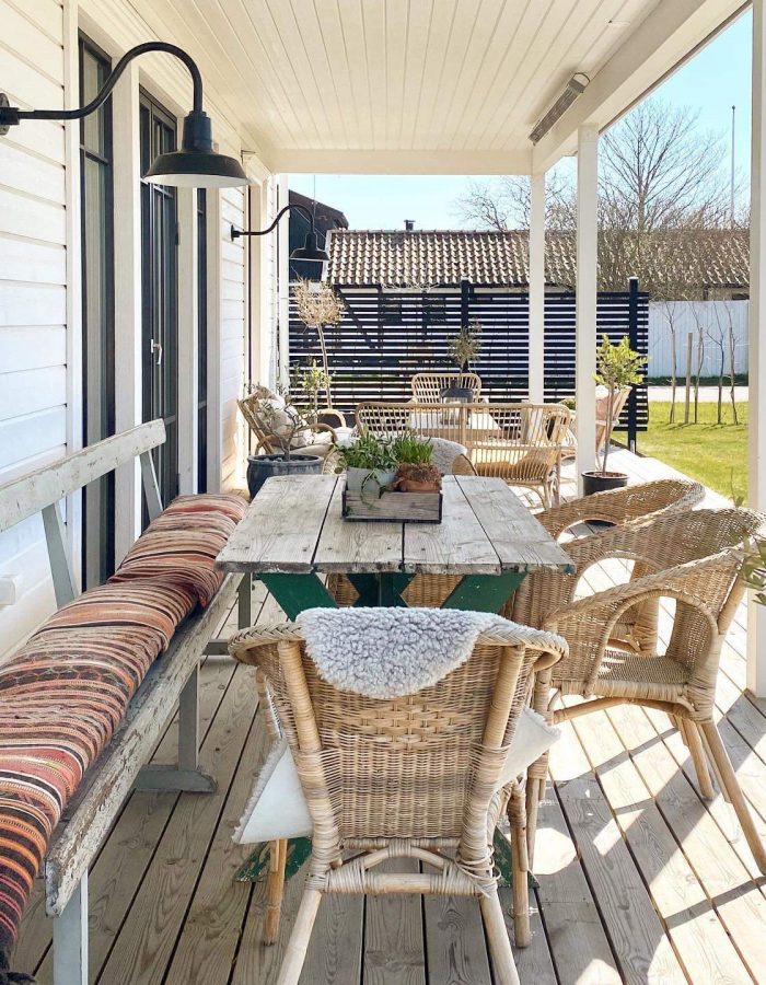 @mollebytheseablog created the perfect back porch spot to enjoy warm summer nights with our Original™️ Warehouse Gooseneck Lights!
